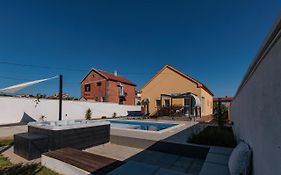 Villa Family And Friends Private Heated Pool With Jacuzzi